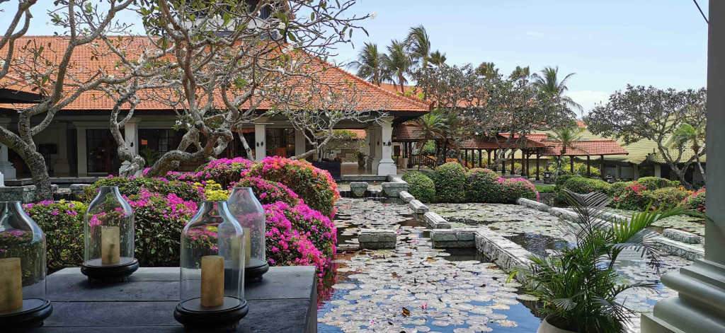 зN ڨq gsGrabd Hyatt bali 11